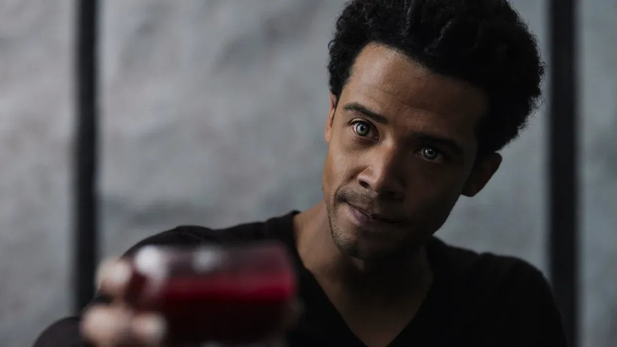 Interview mit The Vampire – Rückblick auf Staffel 2: Woran Sie sich vor Staffel 3 erinnern sollten
