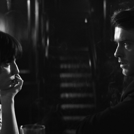 Rückblick auf Tribeca 2026: CROOKS, Film Noir Pastiche findet seinen Ursprung in Melora Walters‘ wilder Performance