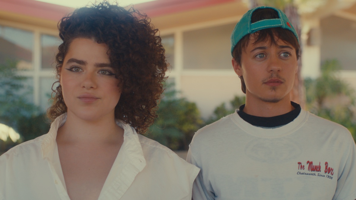 Sie ist die Er-Regisseurin Siobhan McCarthy bei Making the Trans Indie High School Romp