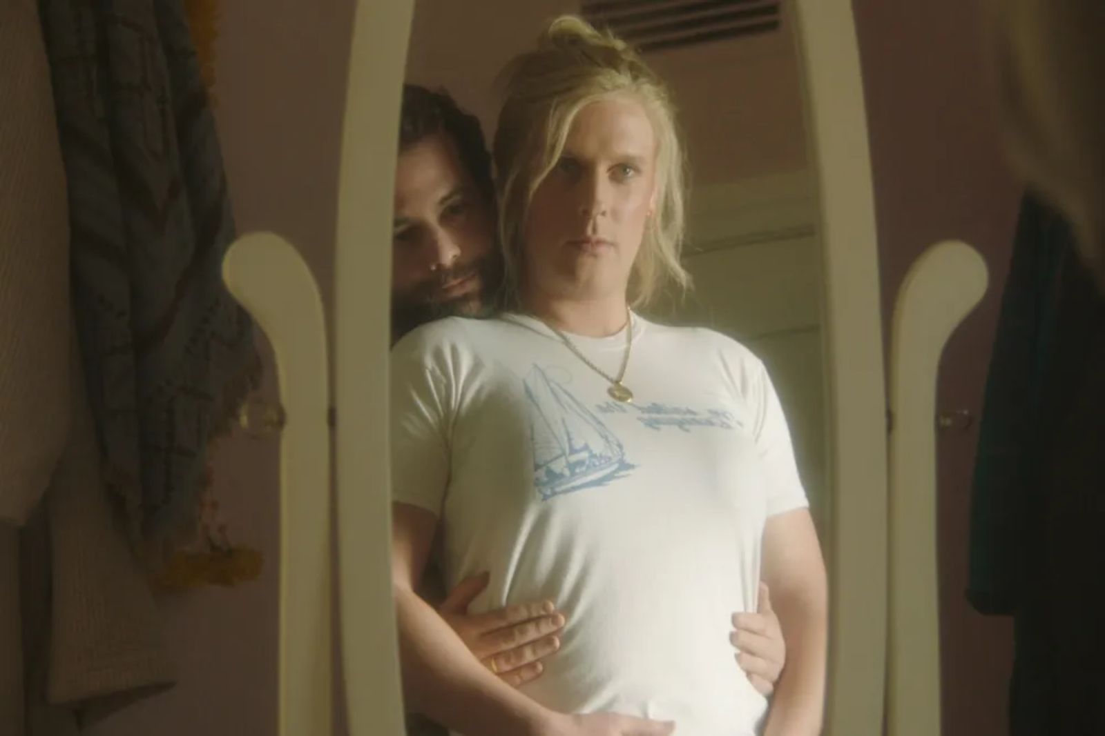 „Maddie's Secret-Rezension: John Early zeigt beim Spielfilmdebüt sein volles Engagement“